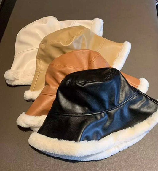 Bucket hat with fur