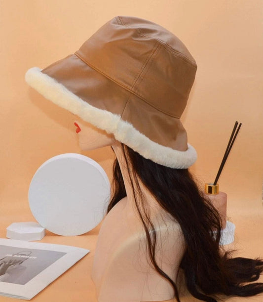 Bucket hat with fur
