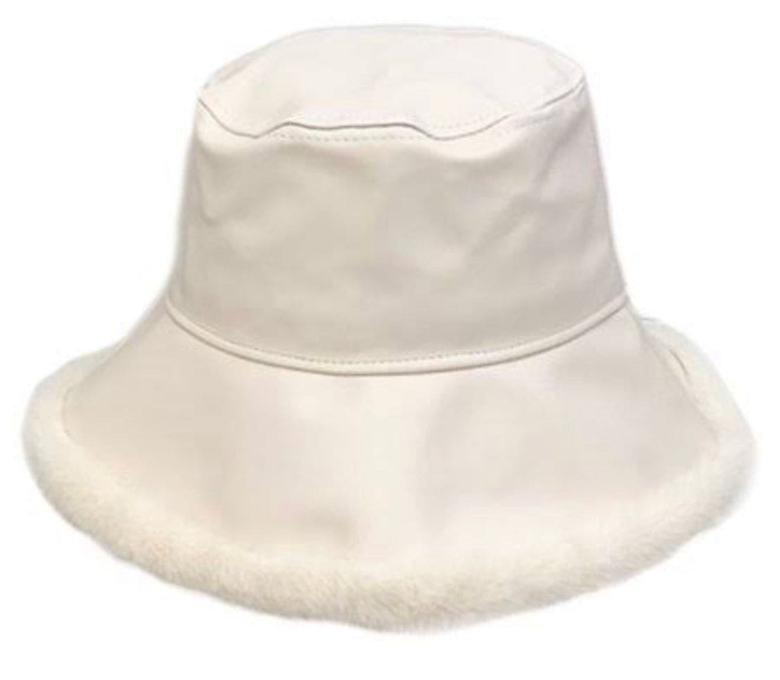 Bucket hat with fur