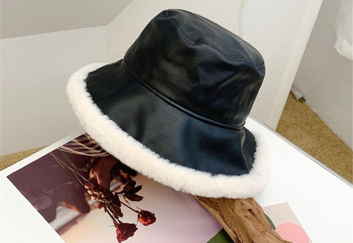 Bucket hat with fur
